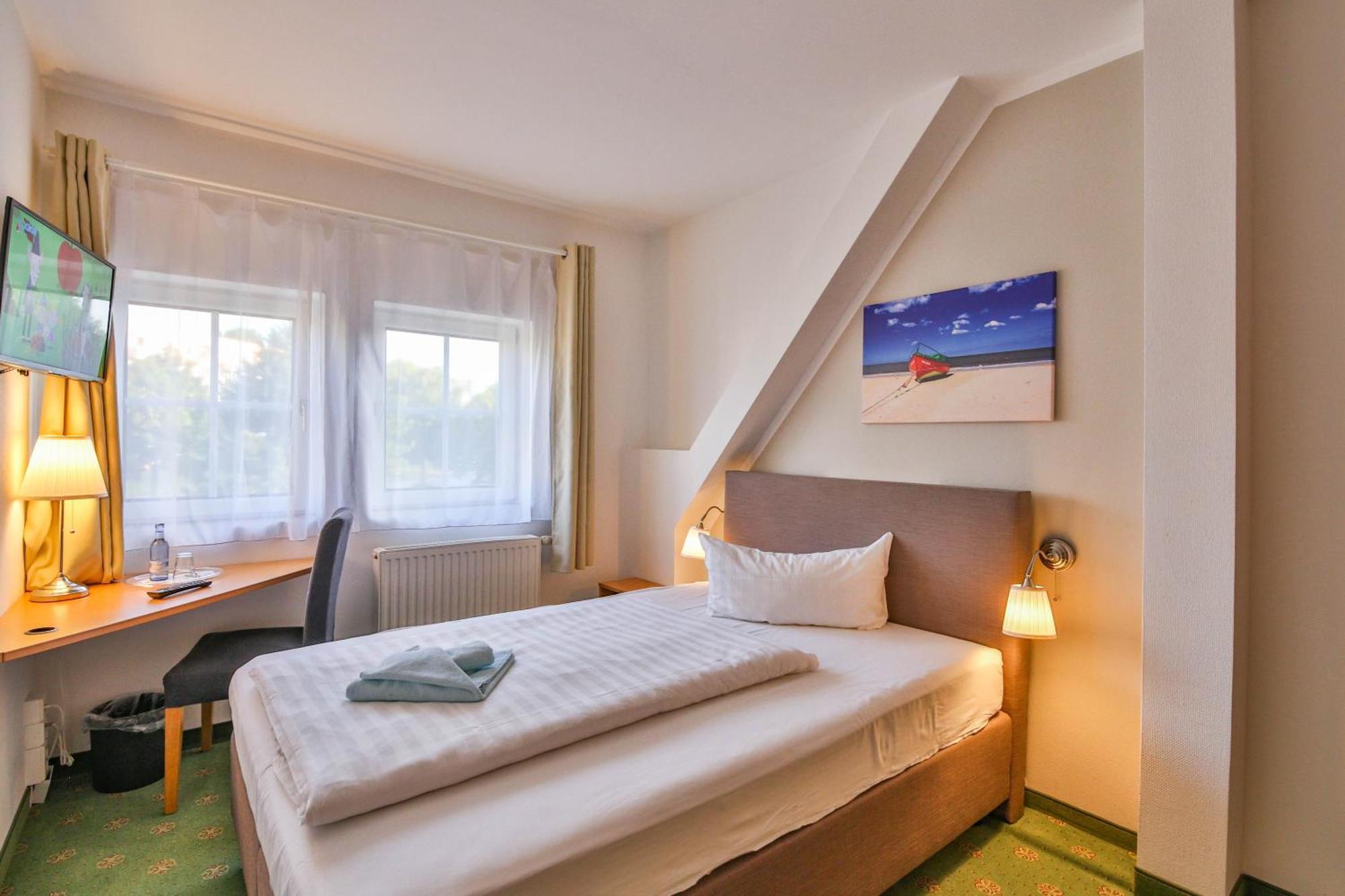 Hotel Und Restaurant "Zur Zwiebel" Peenemunde Pokoj fotografie