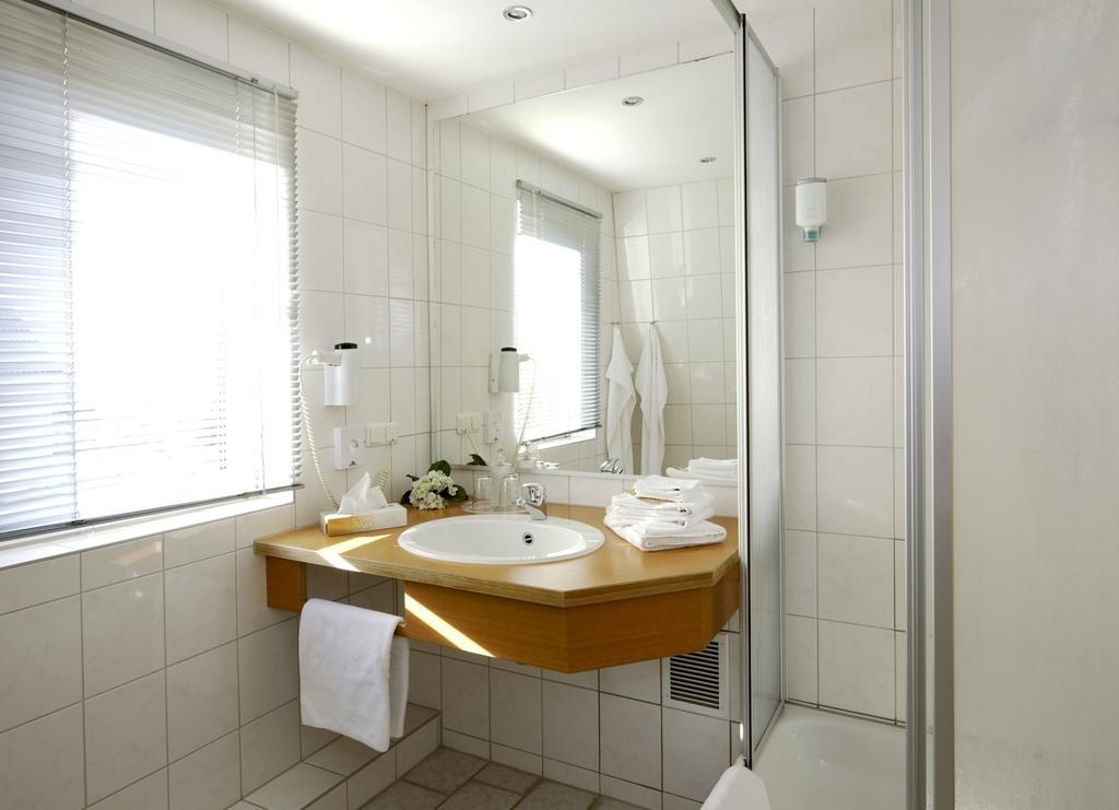 Hotel Und Restaurant "Zur Zwiebel" Peenemunde Pokoj fotografie